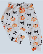 Load image into Gallery viewer, Pretty Pumpkins
